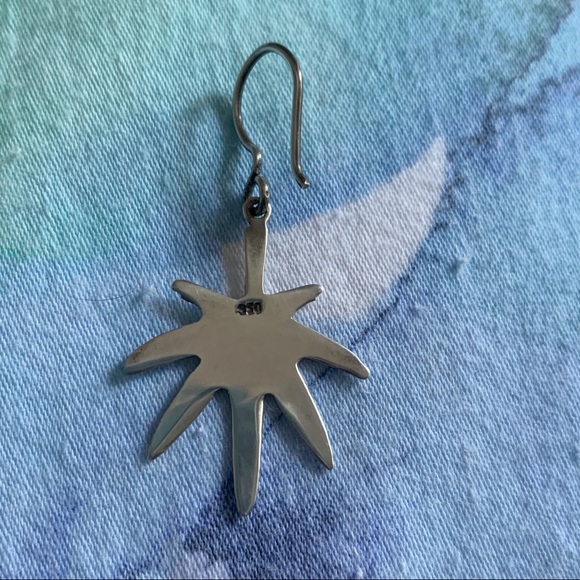 Silver leave earrings - Picture 3 of 3